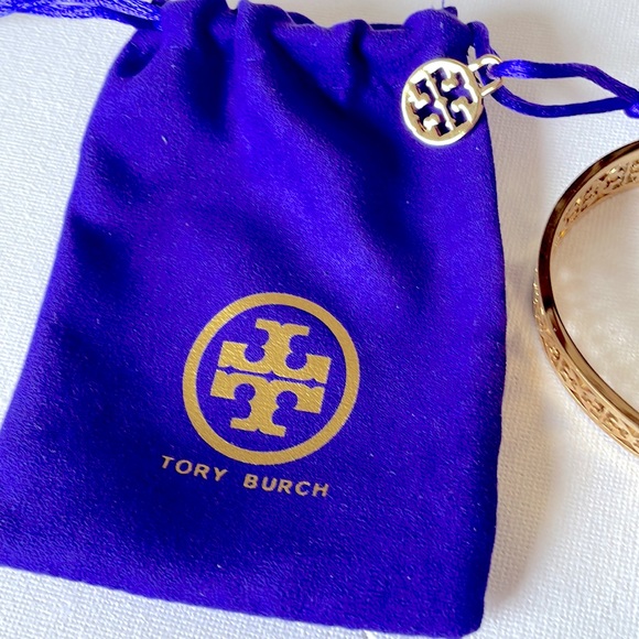 BNWT GORGEOUS GOLD CUT OUT LOGO TORI BURCH CUFF BRACELET. - Picture 6 of 7